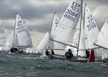Hens y Tinoco, nuevos líderes del Trofeo Armada de Snipe en el Mar Menor