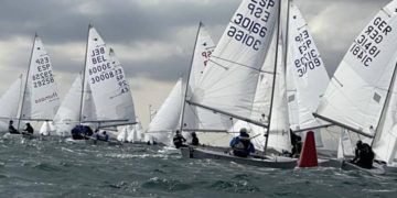 Hens y Tinoco, nuevos líderes del Trofeo Armada de Snipe en el Mar Menor