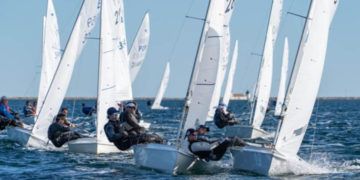 El tándem Fresneda asumen el mando en el Trofeo Armada de Snipe