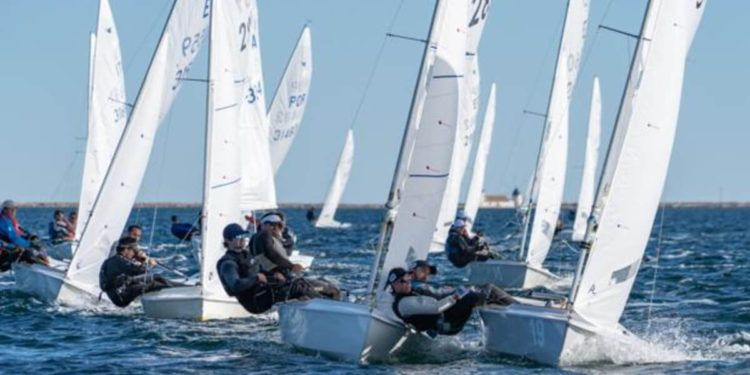 El tándem Fresneda asumen el mando en el Trofeo Armada de Snipe