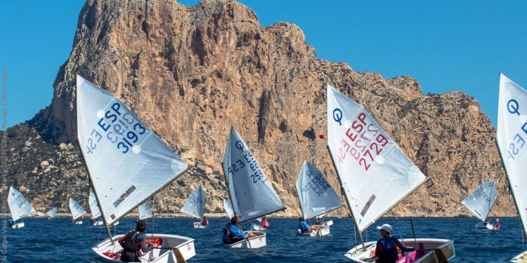 El Trofeo RCN de Calpe de Vela Infantil acoge a la mejor flota Optimist A de la Comunitat Valenciana