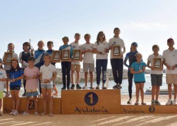 Andaluces, canarios y portugueses se reparten los títulos del Trofeo de la Hispanidad de Optimist