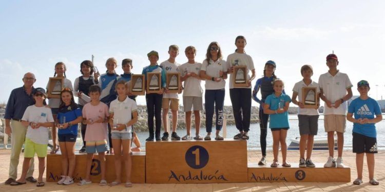 Andaluces, canarios y portugueses se reparten los títulos del Trofeo de la Hispanidad de Optimist
