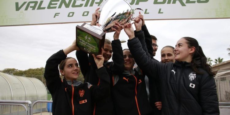 El Valencia, campeón absoluto de la IV Valencia Cup Girls