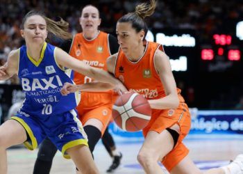 Valencia Basket cerró con triunfo ante Baxi Ferrol la liga regular en la Fonteta