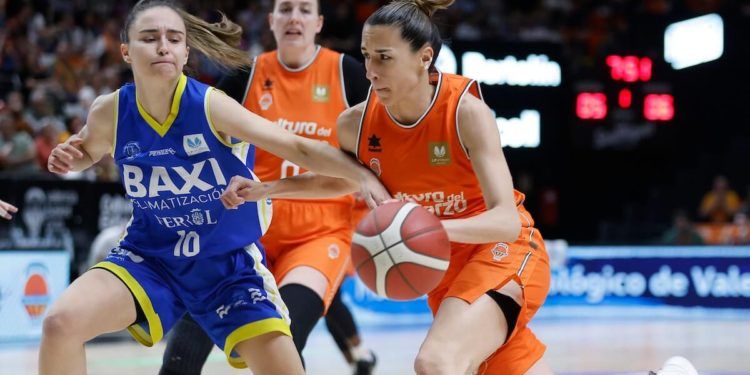 Valencia Basket cerró con triunfo ante Baxi Ferrol la liga regular en la Fonteta
