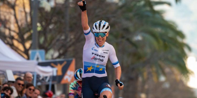 Van Dijk gana en Cocentaina y Paladín lidera la Volta Comunitat Valenciana Fèmines