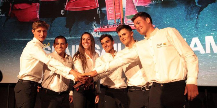 El ‘Victoria’ se presentó en Madrid con la tripulación de la próxima temporada