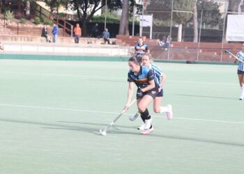 Neus Estela Martín, capitana de Valencia Club de Hockey: «Vamos a por el ascenso, pero paso a paso»