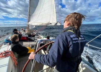 El ‘White Shadow’ llegó a Puerto Sherry tras realizar las primeras 1.500 millas de calificación