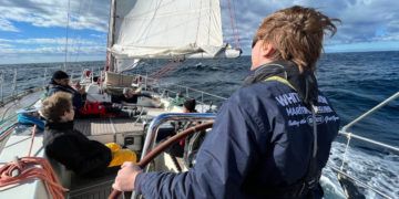 El ‘White Shadow’ llegó a Puerto Sherry tras realizar las primeras 1.500 millas de calificación