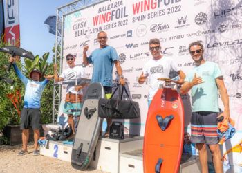 Gunnar Biniasch hace historia al ganar la primera Copa de España de Wing Foil Race