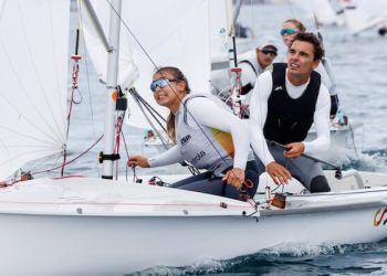 Jordi Xammar y Marta Cardona se alzaron líderes del Mundial de 470 en Enoshima