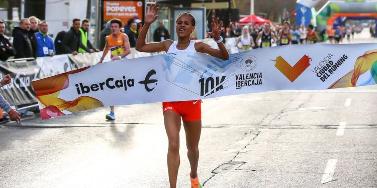 Yehualaw bate el récord del circuito en Valencia y se queda a cinco segundos de su World Record
