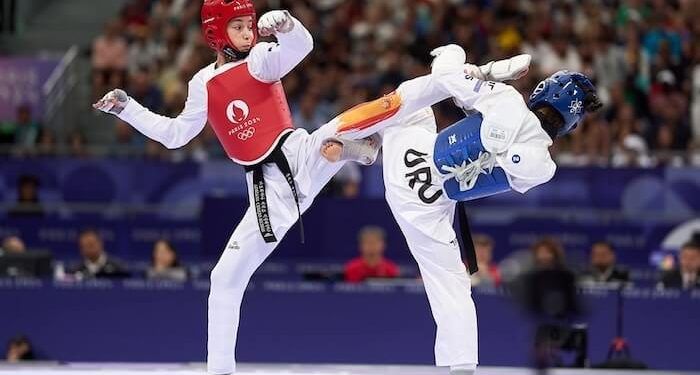 Adriana Cerezo avanza a cuartos y se medirá a la iraní Mobina Nematzadeh en París