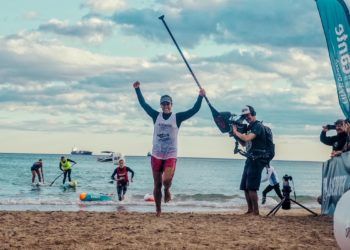 Brillante debut de Alba Alonso Frey en el circuito mundial APP World Tour de SUP Race