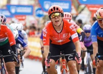 Alison Jackson pone la fiesta ante Blanka Vas, que se hace con el liderato de La Vuelta