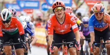 Alison Jackson pone la fiesta ante Blanka Vas, que se hace con el liderato de La Vuelta