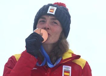 Ana Alonso, bronce en sprint de esquí montaña en los Juegos de Milán-Cortina