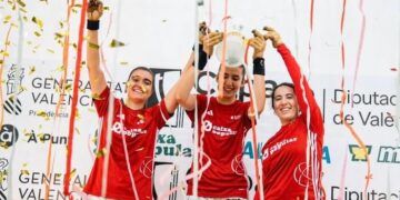 Ana, Isabel y Joana remontaron para alzar la Copa Caixa Popular de raspall femení