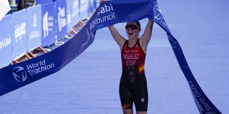 Susana Rodríguez-Sara Loehr y Andrea Miguélez logran el oro y Marta Francés el bronce en el Mundial de Paratriatlón