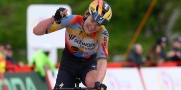 Anna van der Breggen y Paula Blasi pusieron el punto de emoción en Les Praeres en La Vuelta