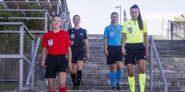 Las árbitras comunican su decisión de no dirigir la Liga F ante «la indefinición de nuestra situación laboral y económica»