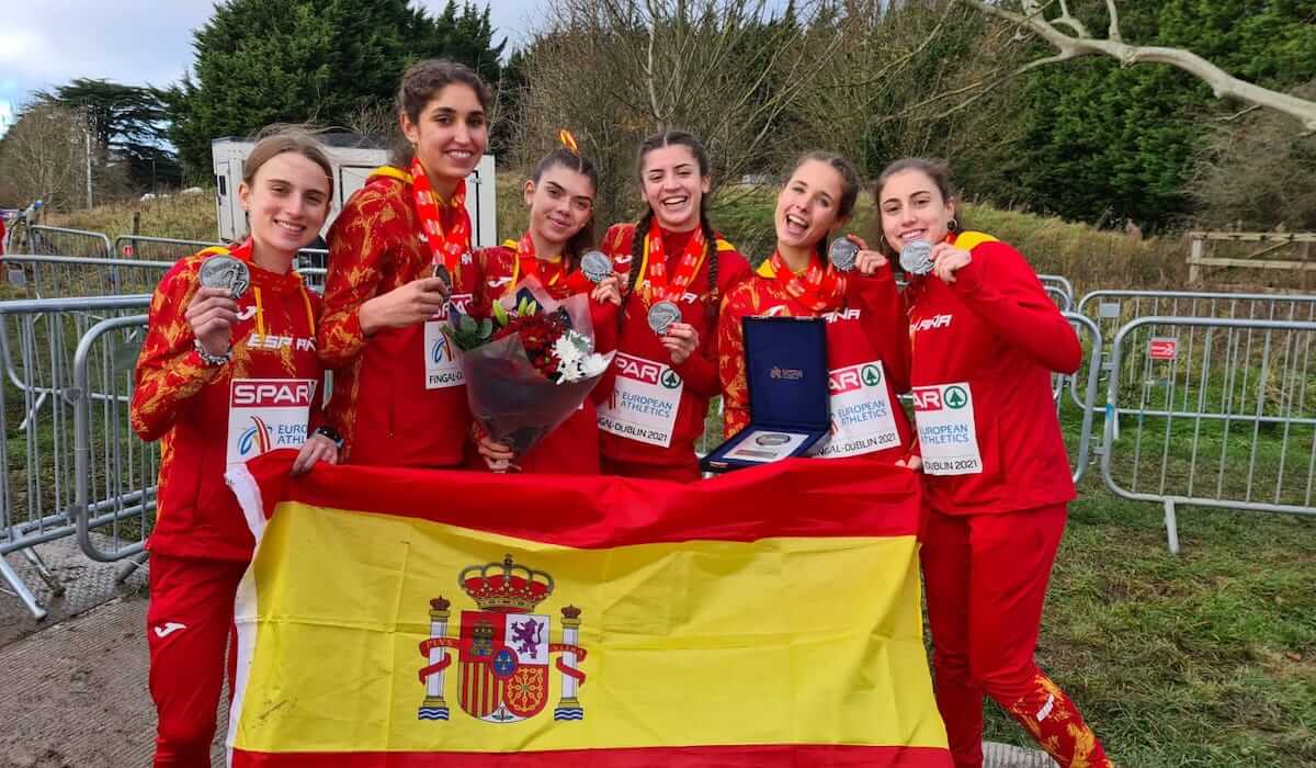 El Madrid CFF, que jugó 40 minutos en inferioridad, se impone al Valencia