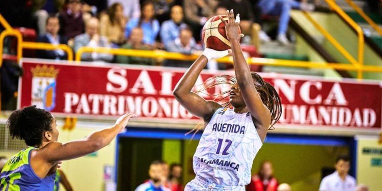 Avenida se impone a Praga e iguala la serie