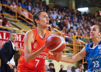 Perfumerías Avenida refuerza su liderato imponiéndose a Valencia Basket