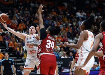 Valencia Basket se adjudicó un igualado partido ante Casademont Zaragoza en Euroliga