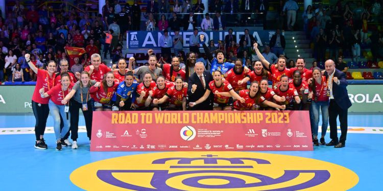 Ambros Martín ofrece la lista de las Guerreras para el TIE de Santander previo al Mundial