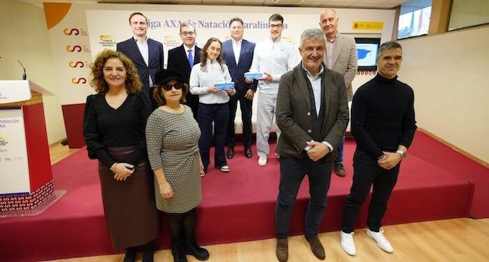 Beatriz Lérida alzó su trofeo de vencedora de la Liga AXA de Natación Paralímpica 2025