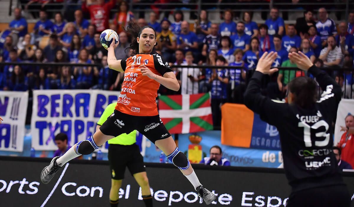 Balonmano | El Bera Bera se alza con la Copa de la Reina ante Aula (17-30)