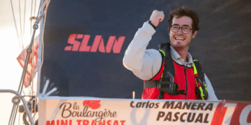 El regatista español Carlos Manera vence en la primera etapa de la Mini Transat