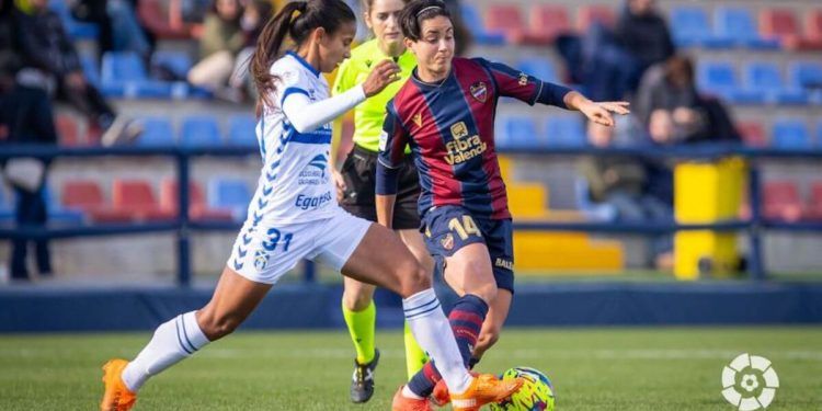 El Levante resuelve con goles de Redondo y Andonova ante el Tenerife