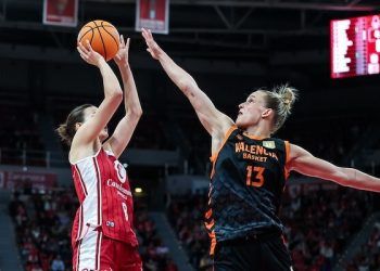 Valencia Basket construyó un partido muy serio para tomar ventaja en la final ante Zaragoza