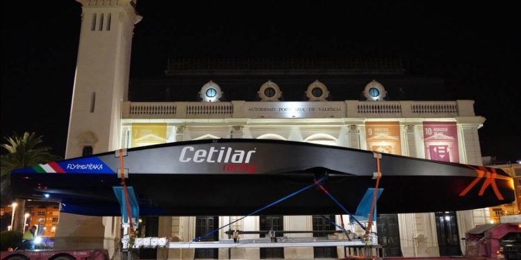 Kig Marine fabrica en Valencia el primer monocasco con foils concebido para regatas oceánicas