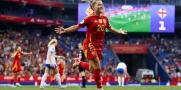 Claudia Pina afiló un doblete para la remontada de España ante Inglaterra en la Nations League