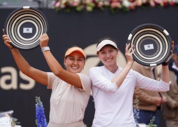 Cristina Bucsa se adjudicó su segundo título WTA 250 de dobles en Bogotá