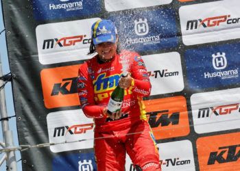 Daniela Guillén enamora al mundo del motocross