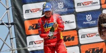 Daniela Guillén enamora al mundo del motocross