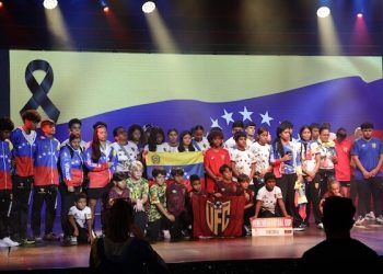 Luces, cámara y acción para el inicio del torneo de futsal de la Costa Blanca Cup 2026