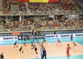 España doblega a Dinamarca y celebra en Alicante la clasificación para el Europeo