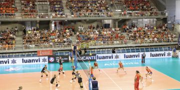 España doblega a Dinamarca y celebra en Alicante la clasificación para el Europeo