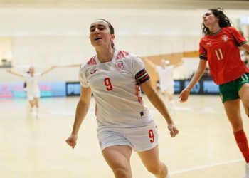 España se impuso a Portugal con doblete de Vane Sotelo en su partido cien con la selección