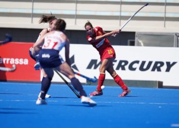 Inglaterra derrotó a las Redsticks en el partido inaugural del Torneo del Centenario