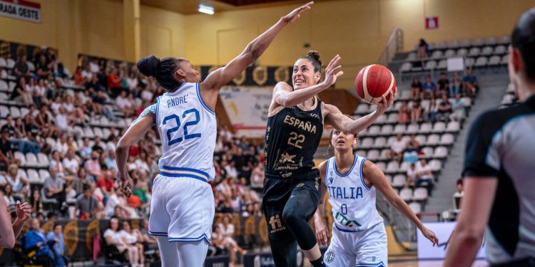 España derrota a Italia en el arranque del camino hacia el Eurobasket