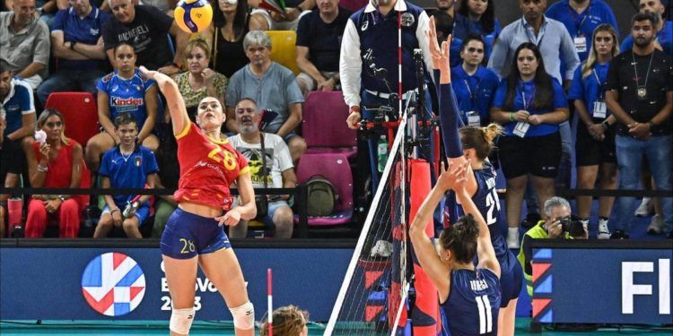 España plantó a cara a Italia en octavos en su despedida del Eurovolley