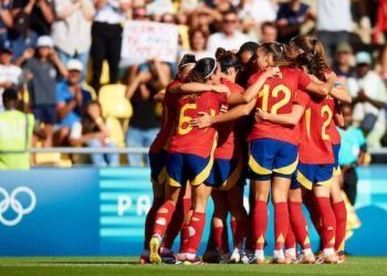 España supera con claridad a Japón en el estreno